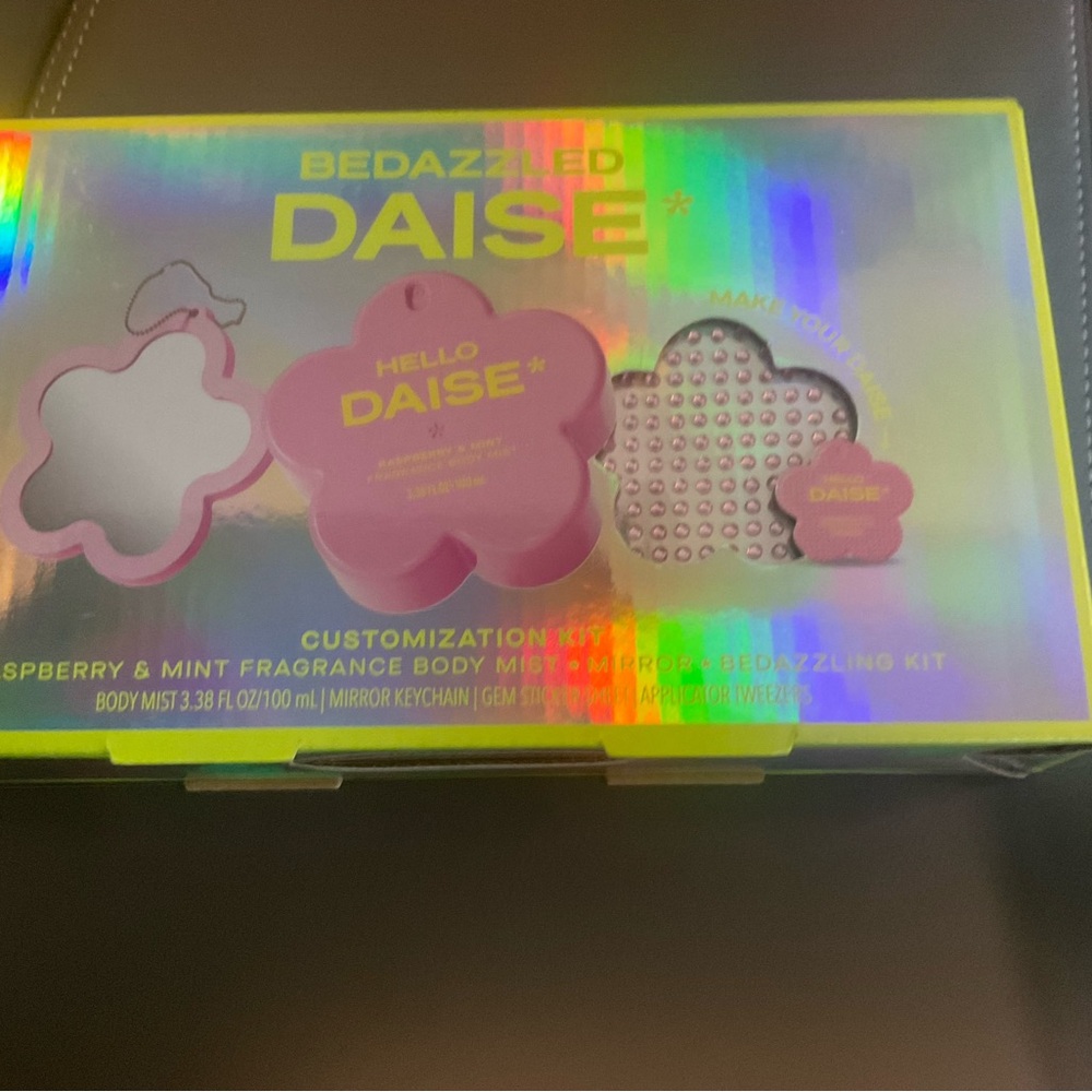 DAISÉ Hello Daise Bedazzled Customization Kit set New